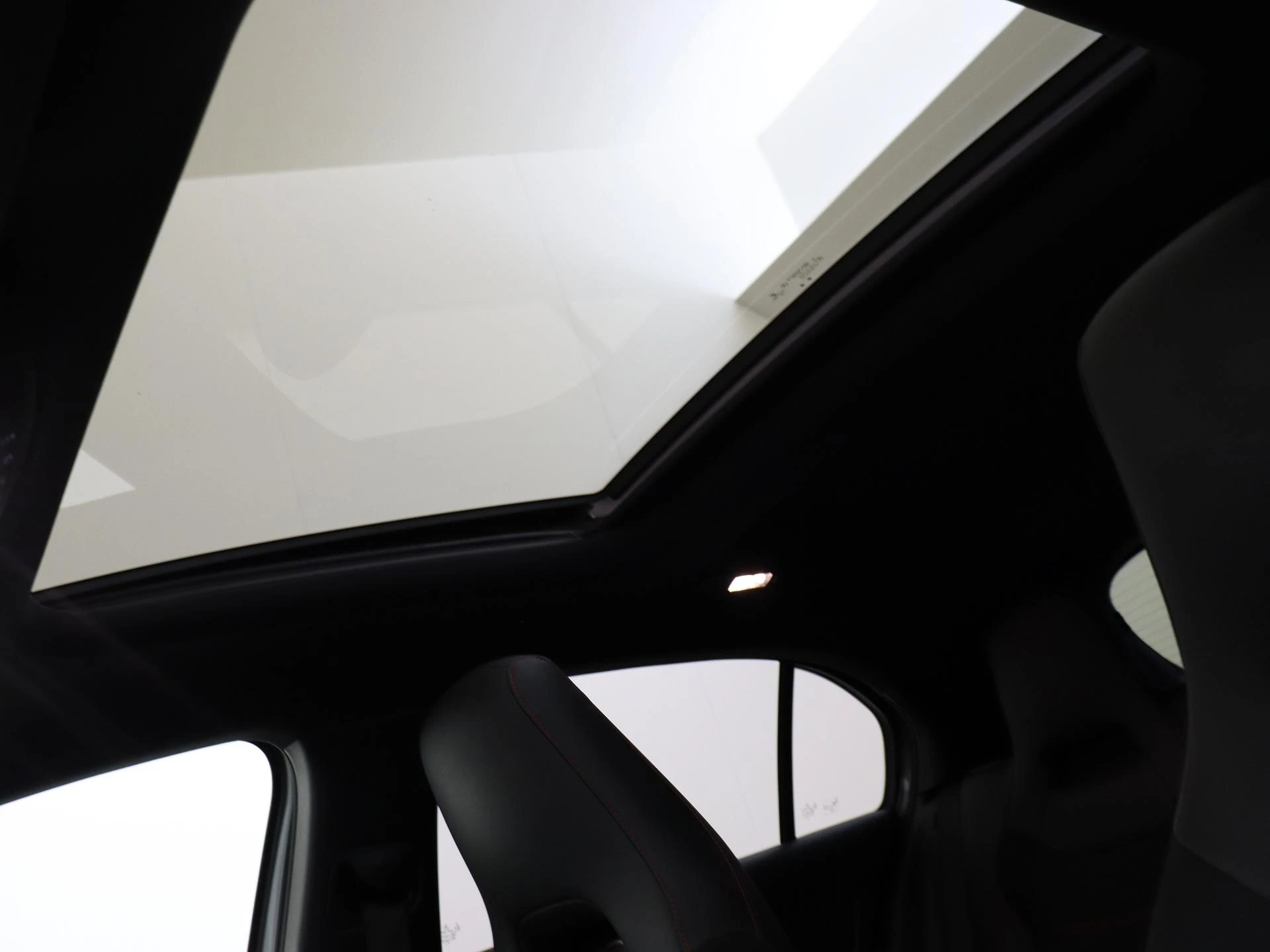 Mercedes-Benz-A-Klasse-image-27