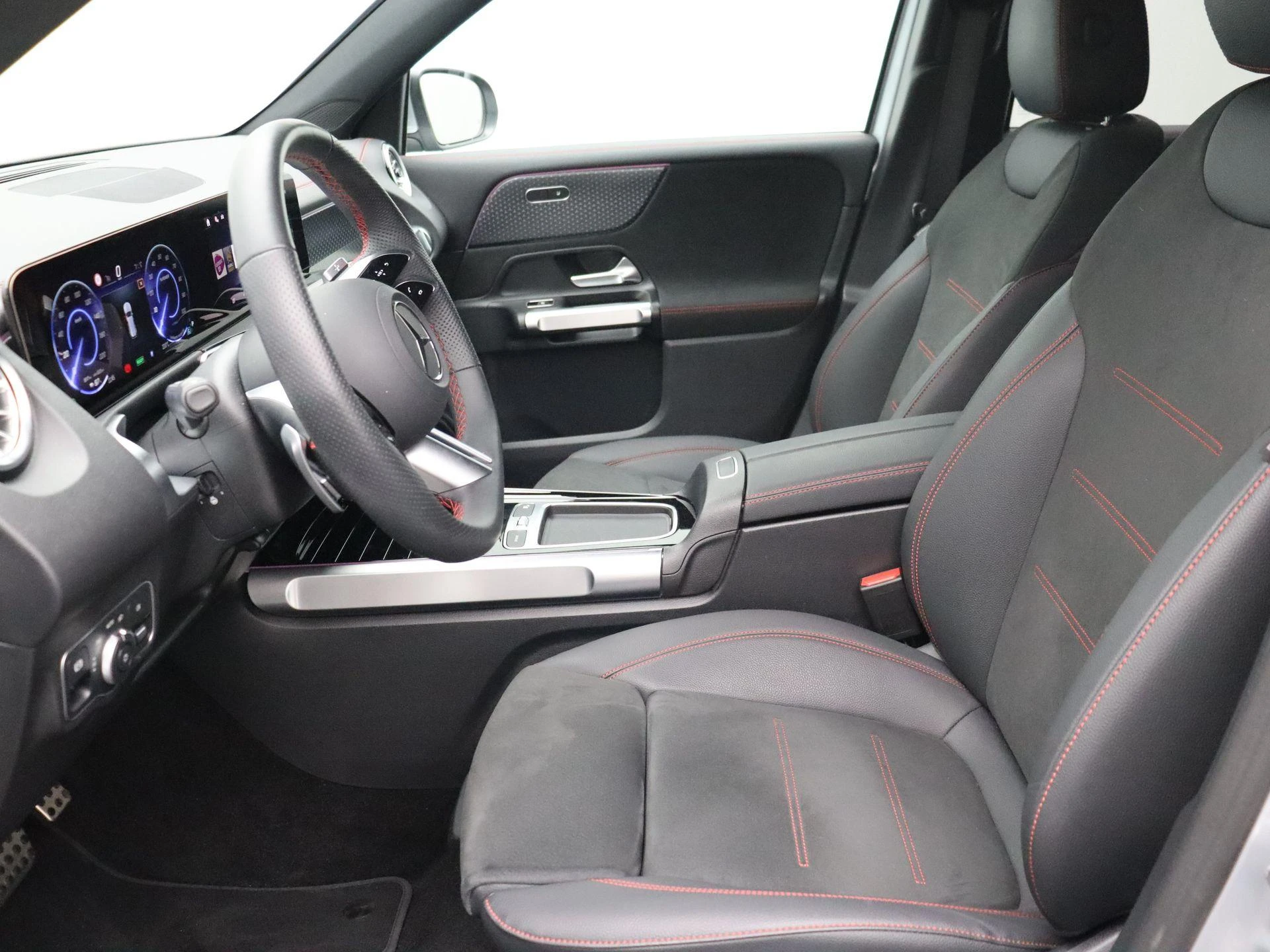 Mercedes-Benz EQB 250+ AMG Line + PANORAMISCH DAK + CARPLAY + ADVANCED SOUND +