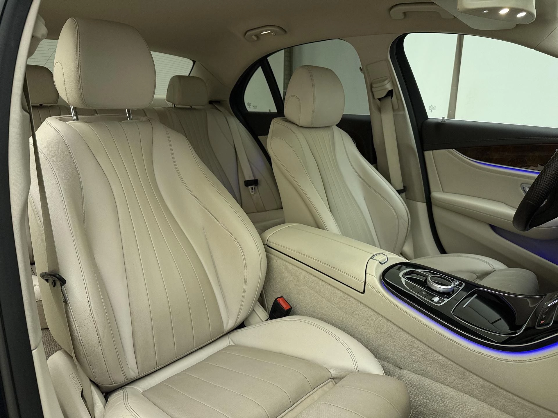 Mercedes-Benz-E-Klasse-image-3