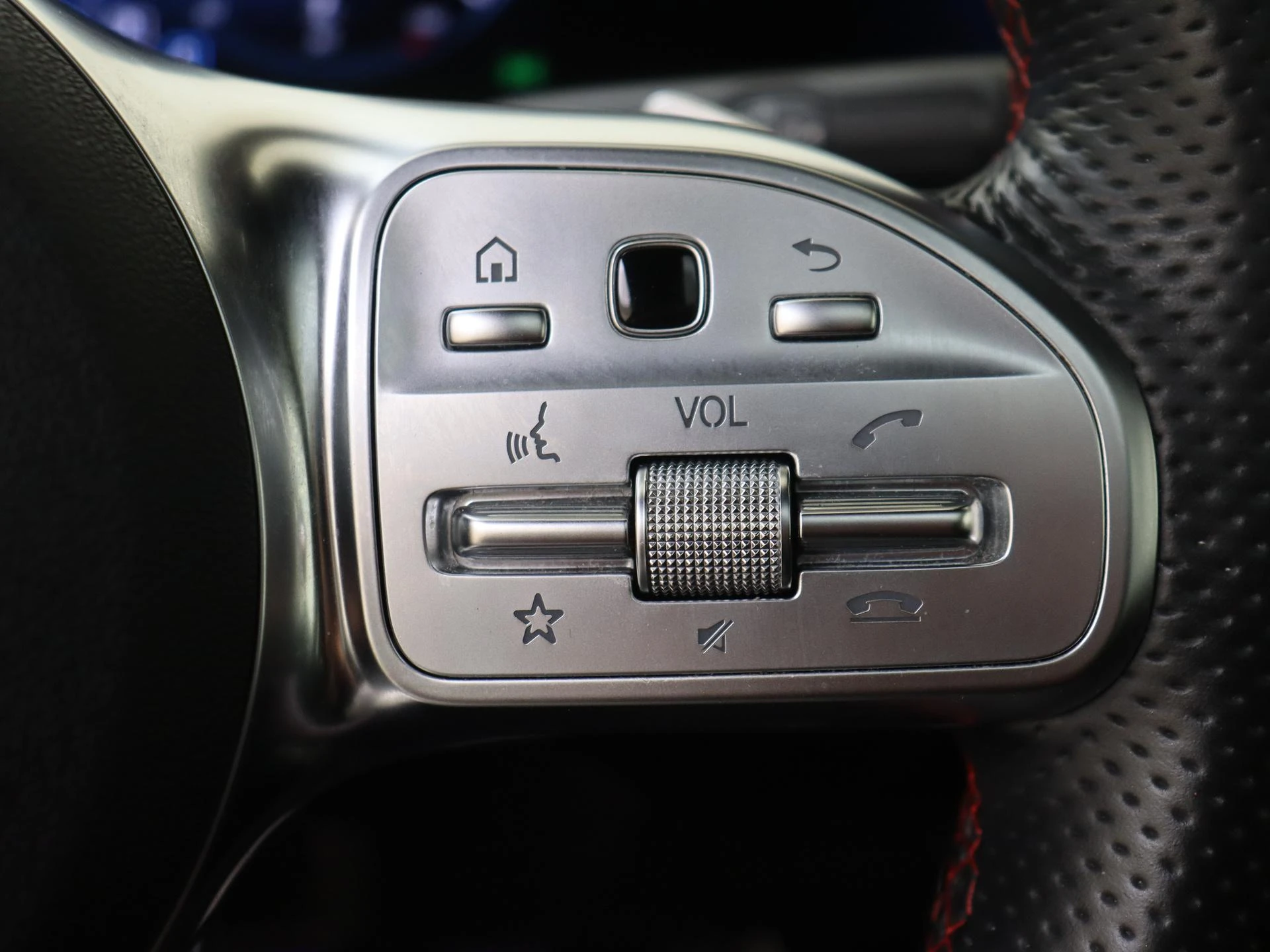 Mercedes-Benz-A-Klasse-image-12