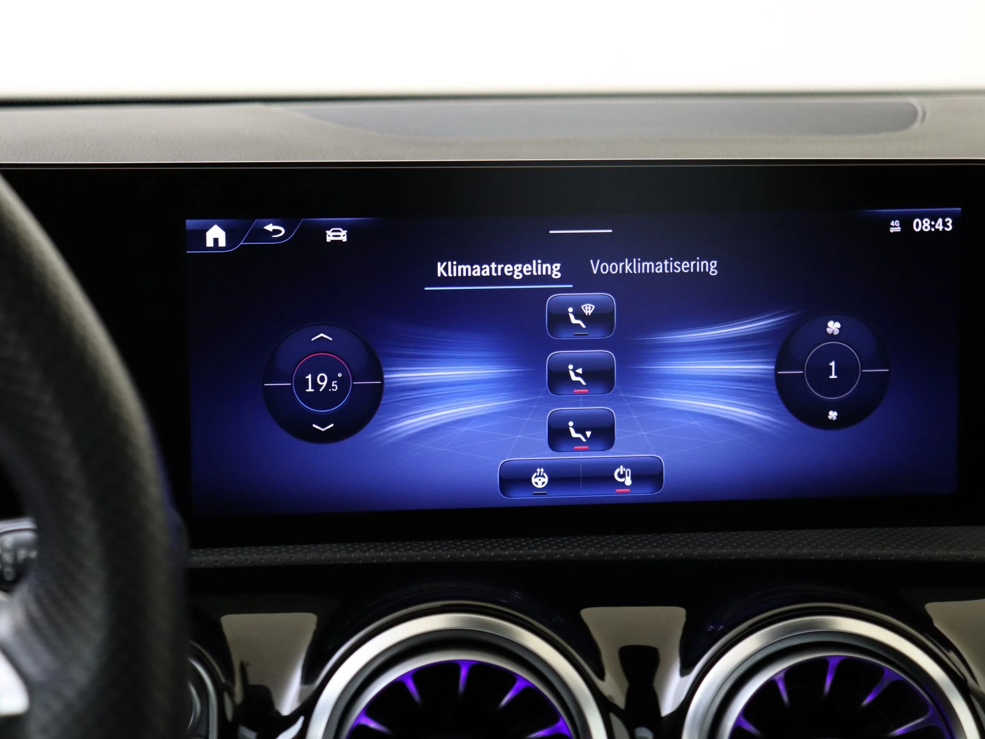 Mercedes-Benz-A-Klasse-image-18