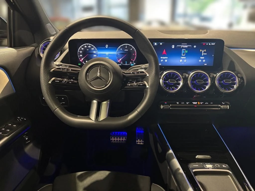 Mercedes-Benz-GLA 200 d-image-9