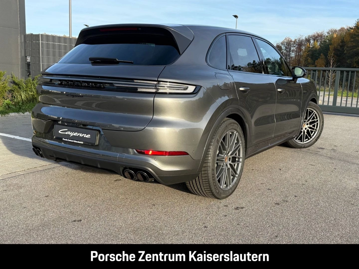 Porsche Cayenne E-Hybrid Black Edition HA-Lenkung 21-Zol black edition