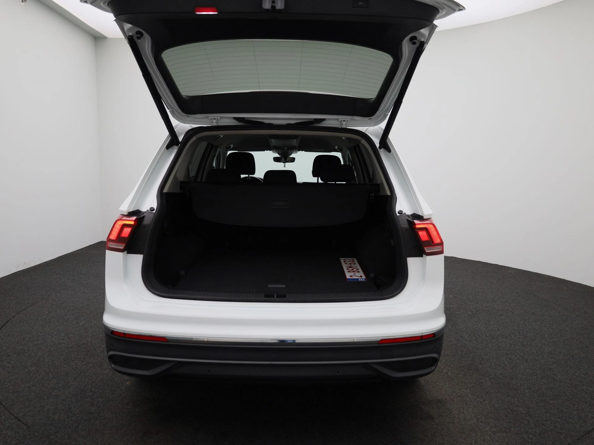 Volkswagen-Tiguan-image-12