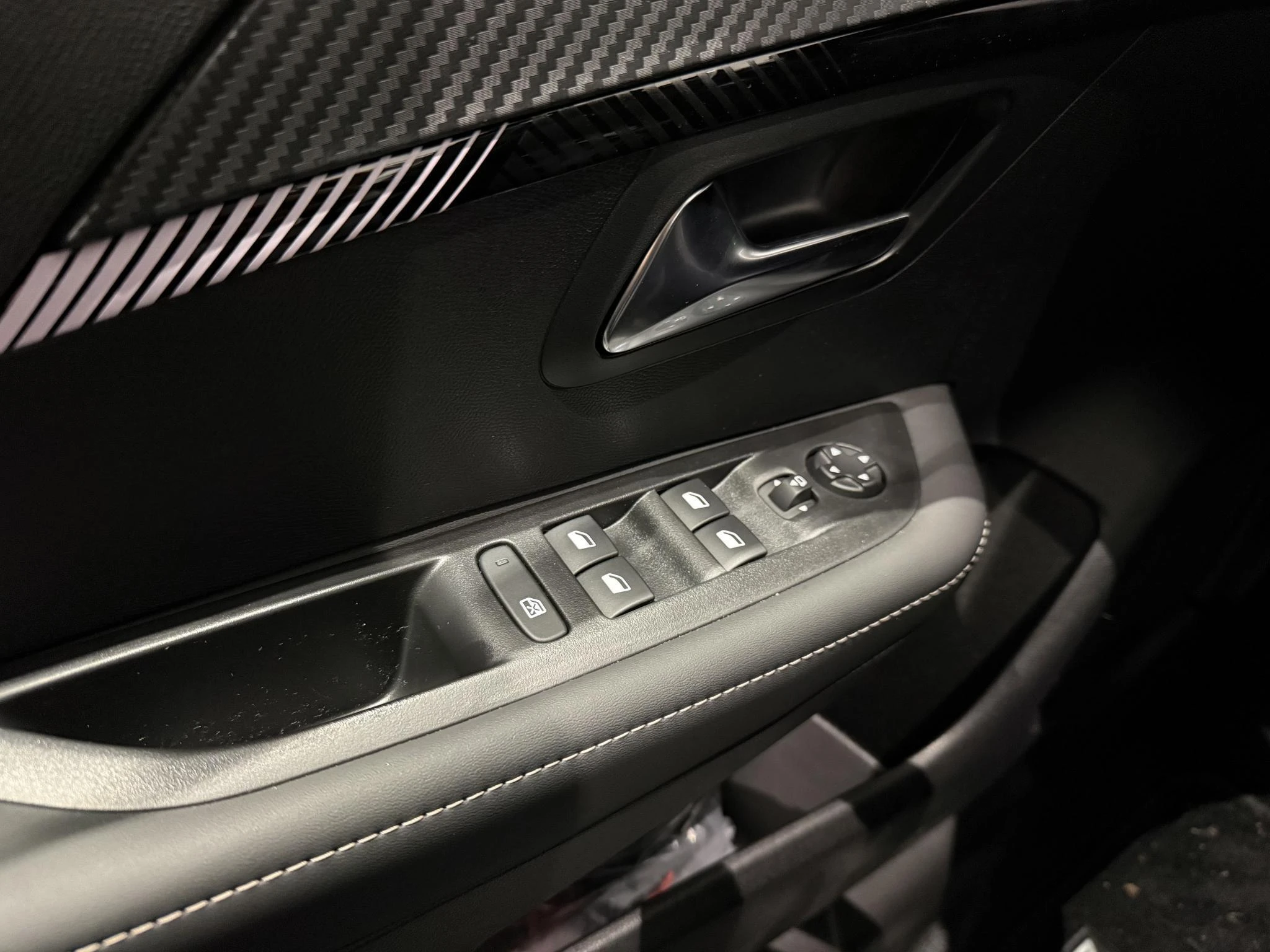 Peugeot-208-image-13