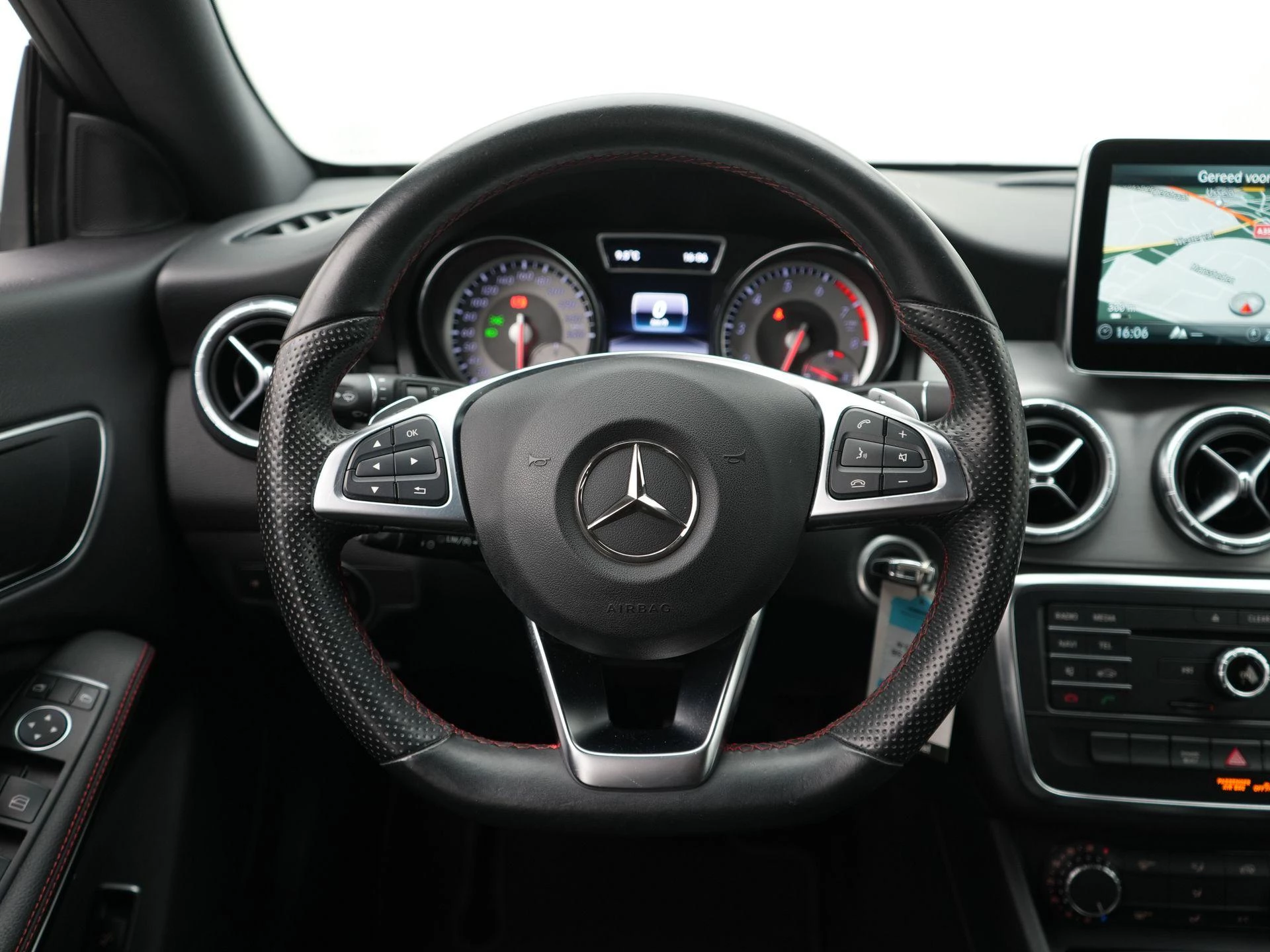 Mercedes-Benz-CLA-image-7