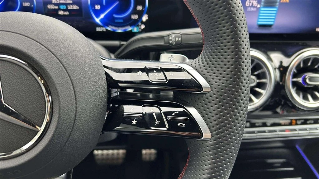 Mercedes-Benz-EQA-image-12