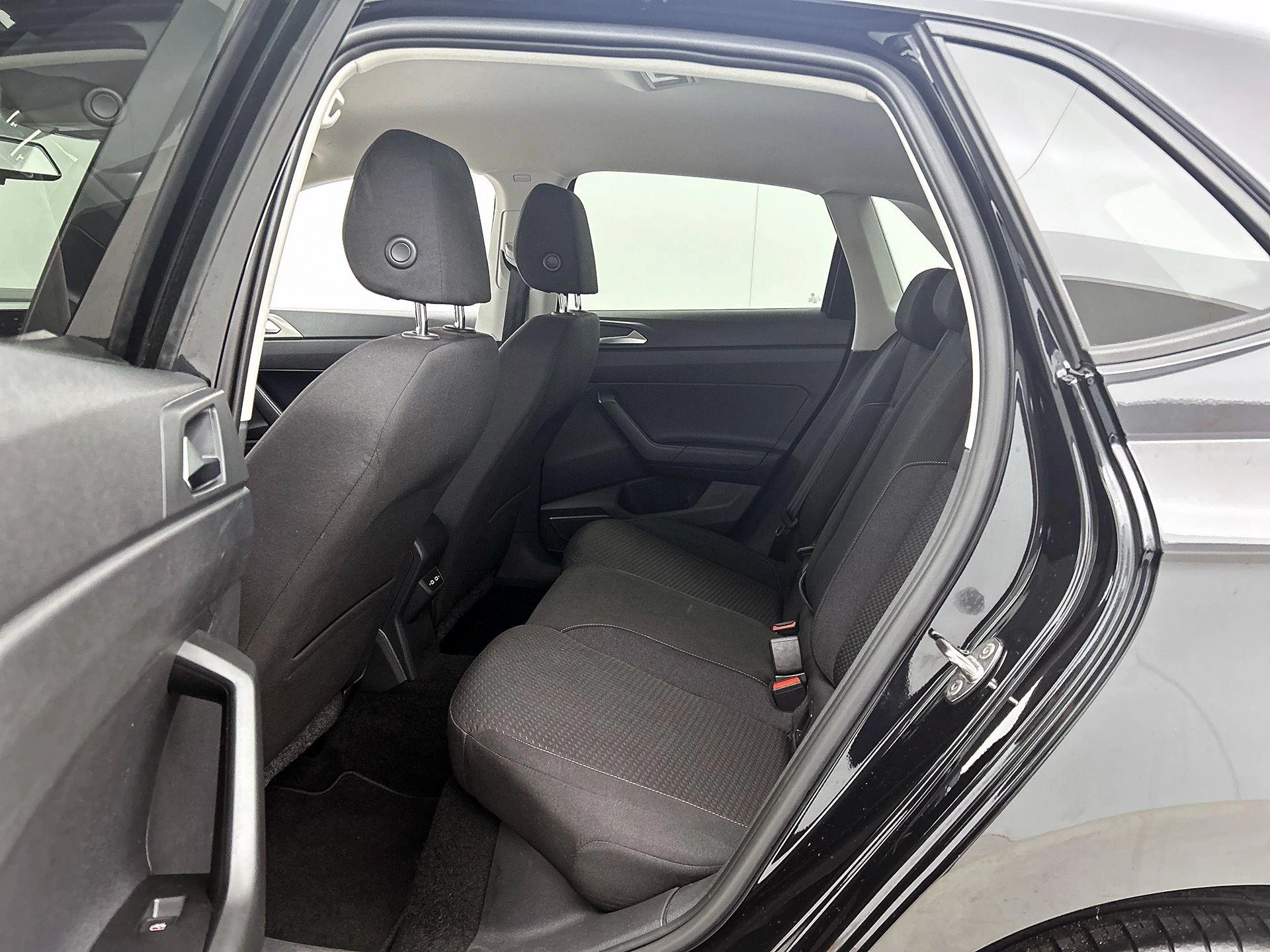 Volkswagen-Polo-image-25