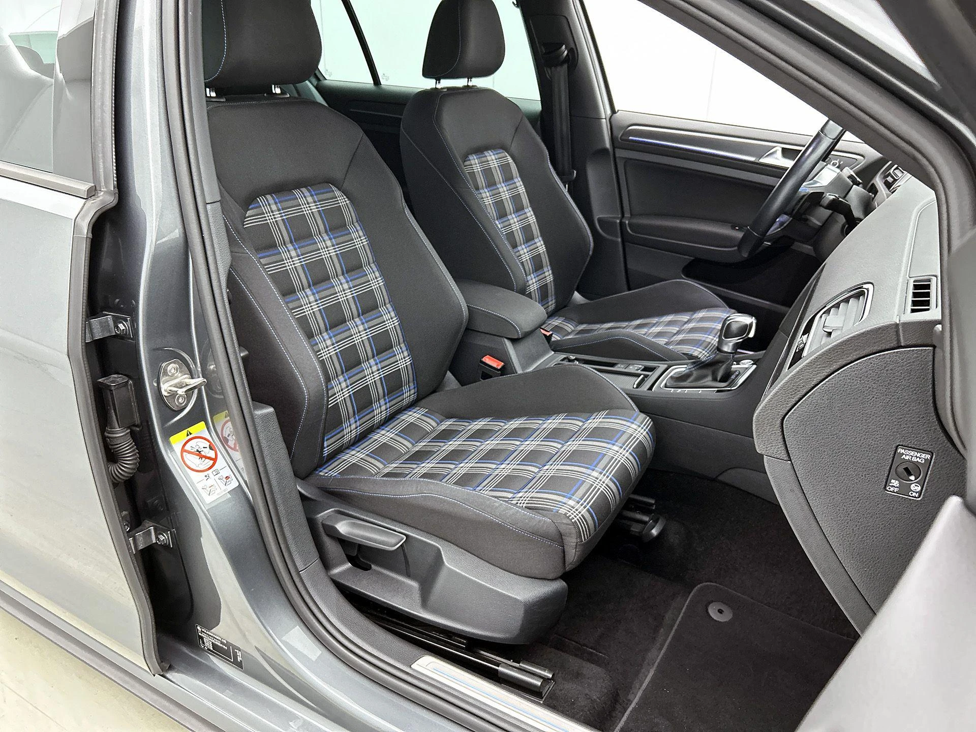Volkswagen-Golf-image-40