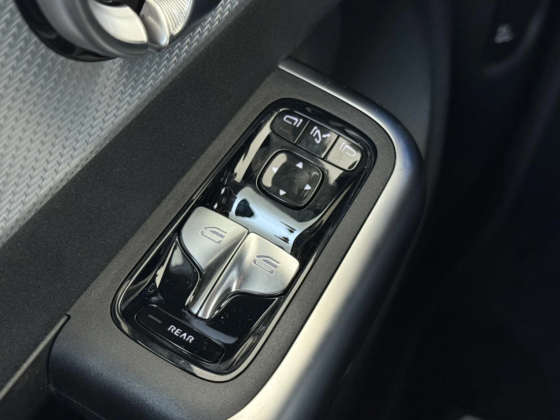 Mercedes-Benz-CLA-image-27