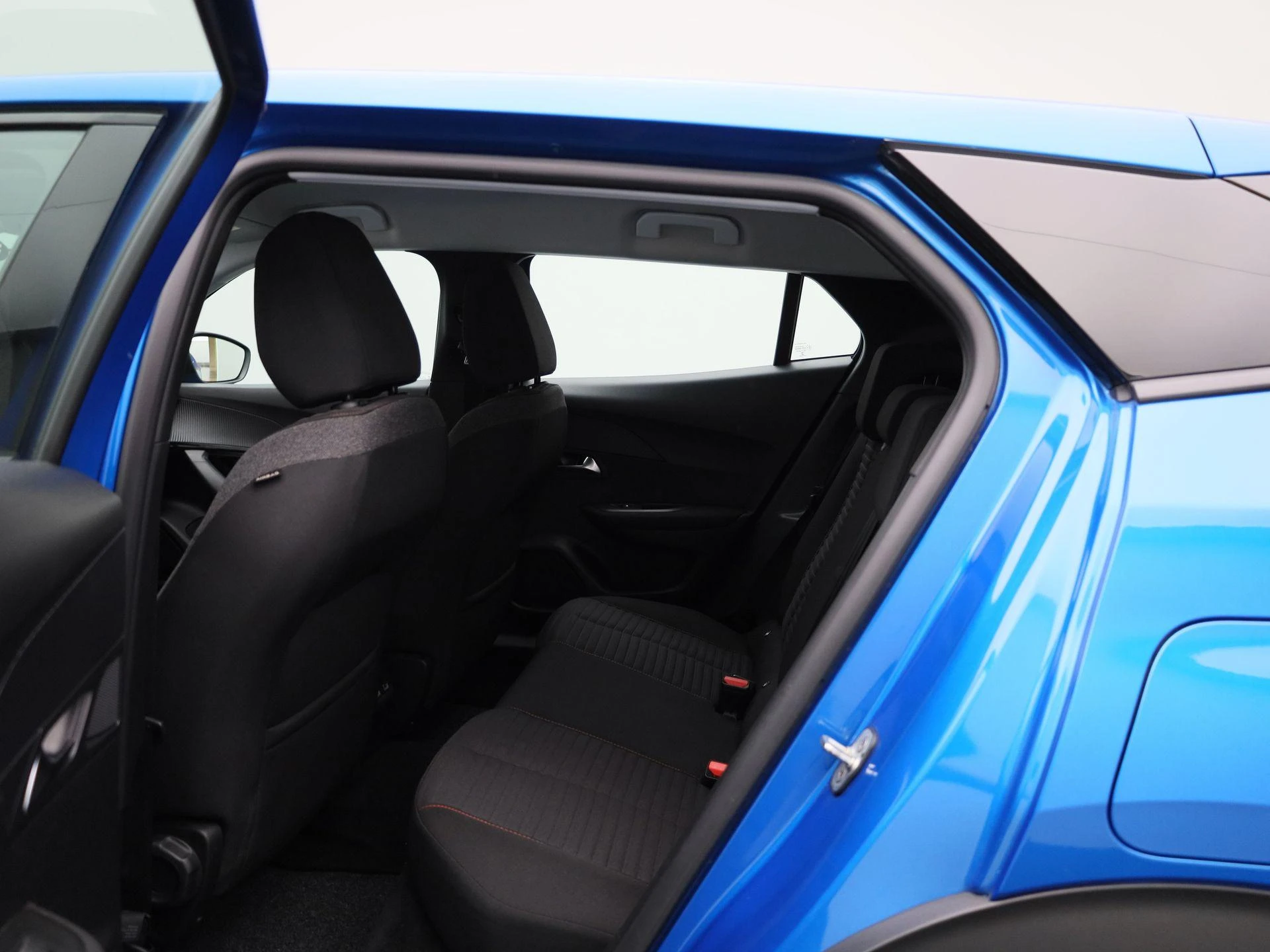 Peugeot-e-2008-image-9