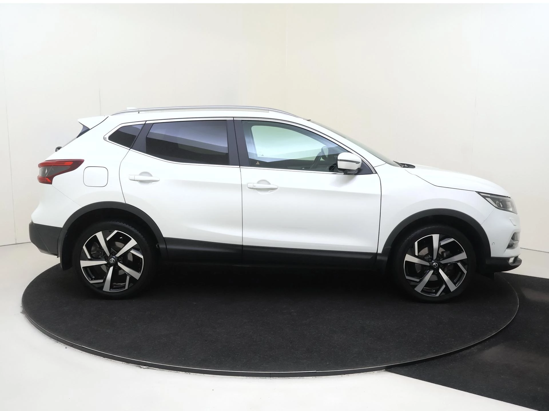 Nissan-QASHQAI-image-8