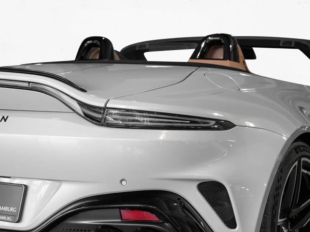 Aston Martin-V8 Vantage-image-24