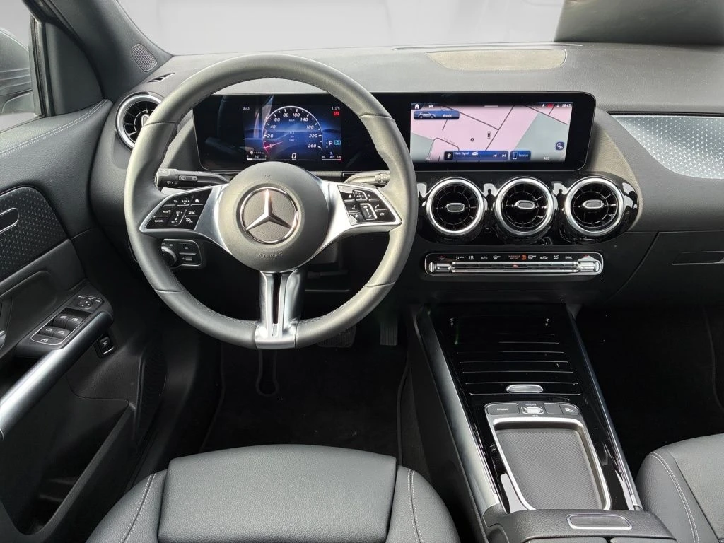 Mercedes-Benz-GLA 200 d-image-10