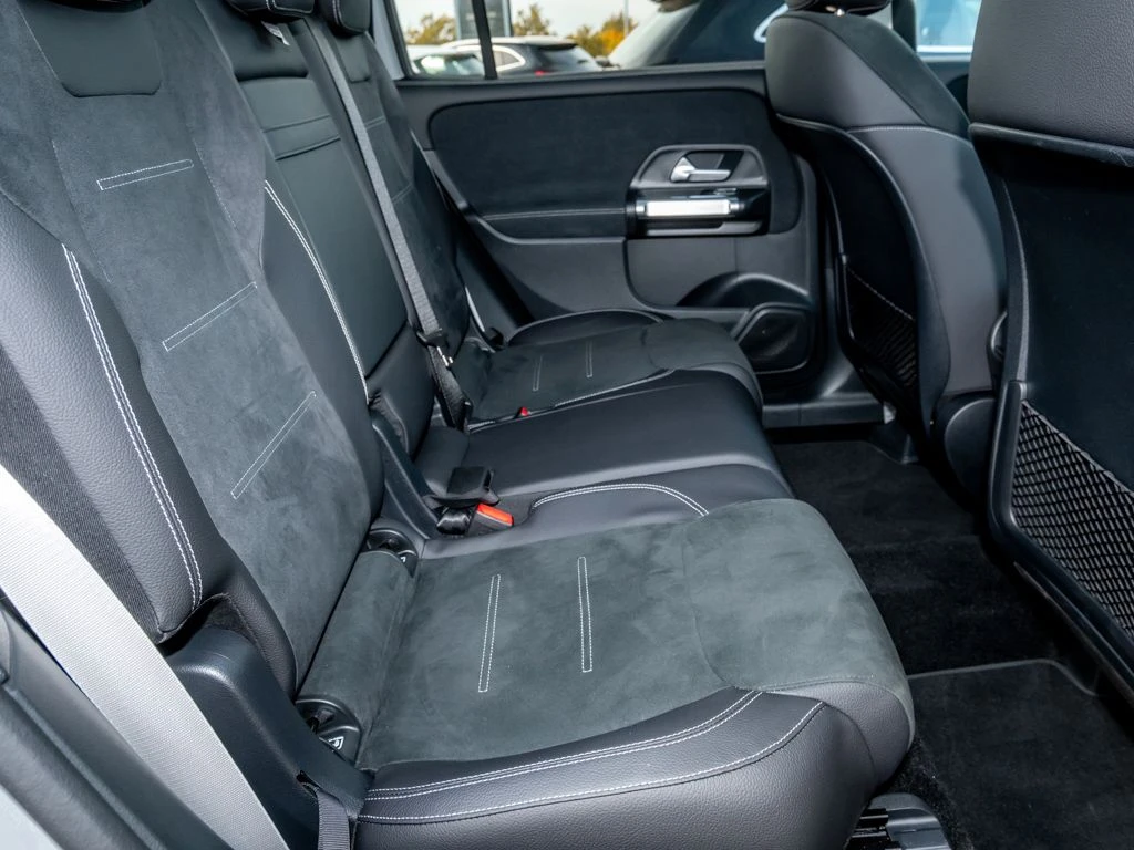 Mercedes-Benz-GLB 200 d-image-12