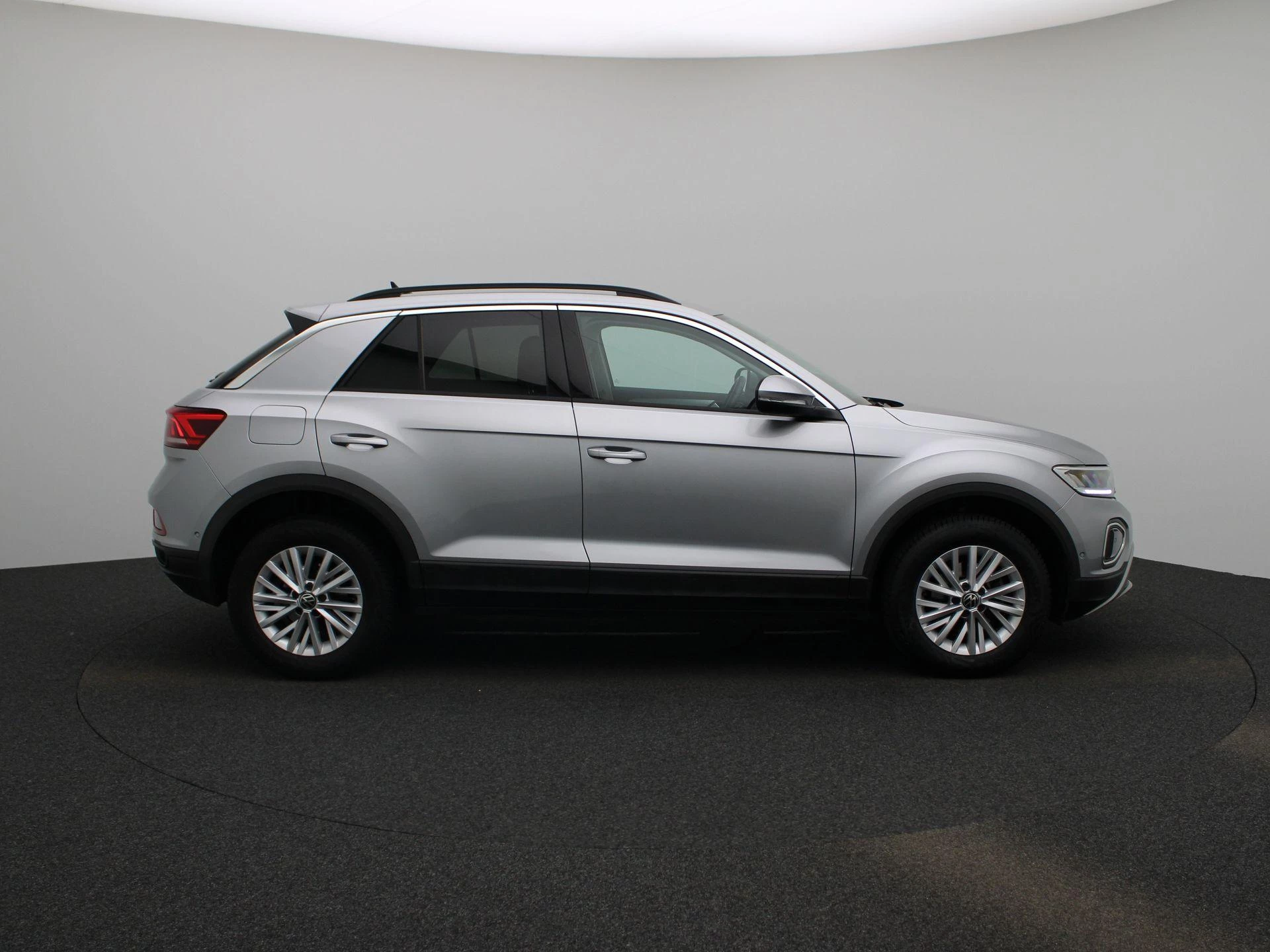 Volkswagen-T-Roc-image-5