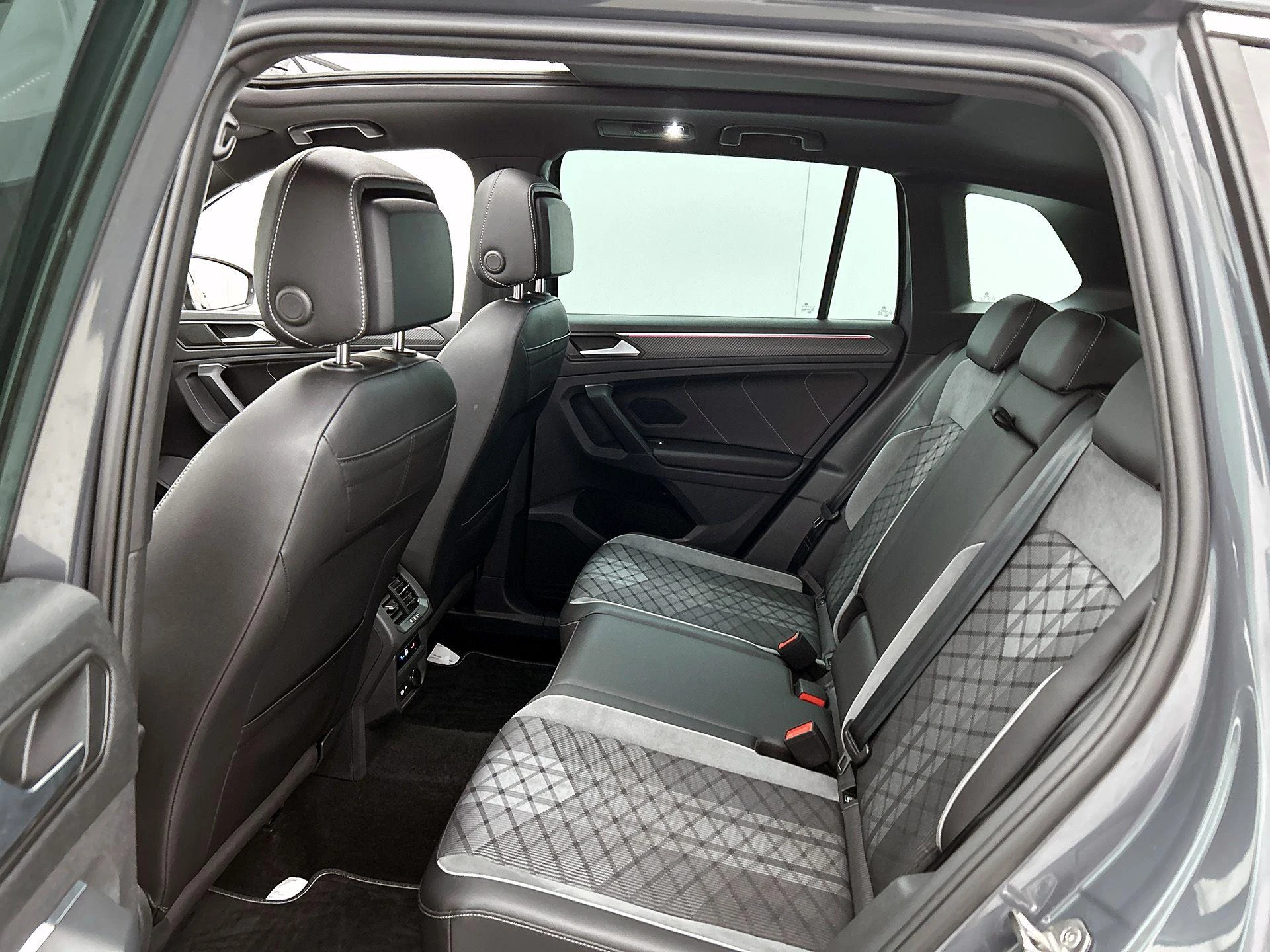 Volkswagen-Tiguan-image-26