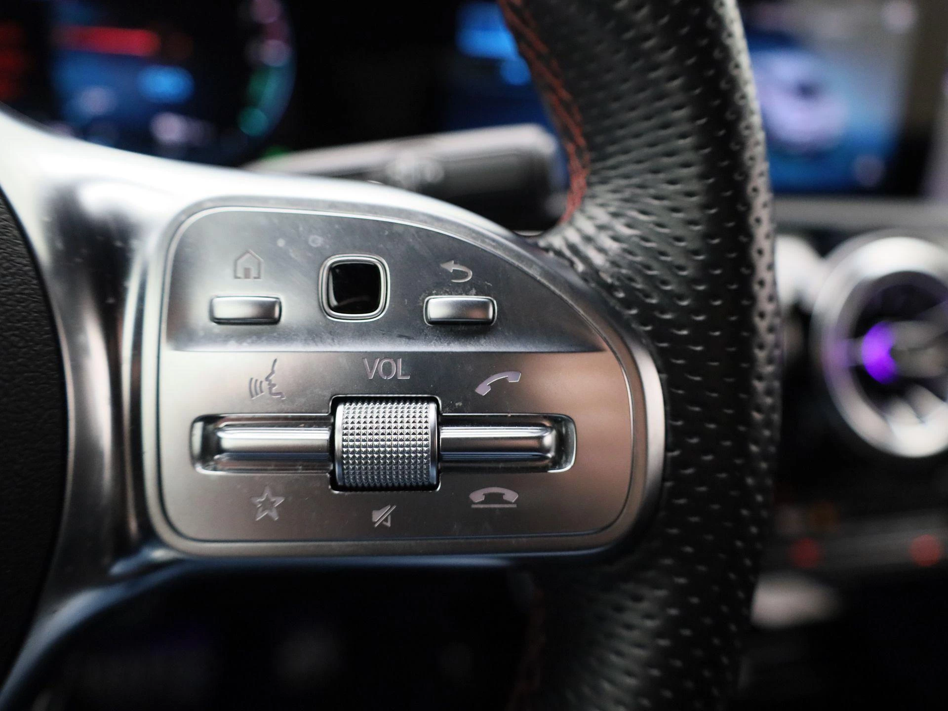 Mercedes-Benz-CLA-image-23