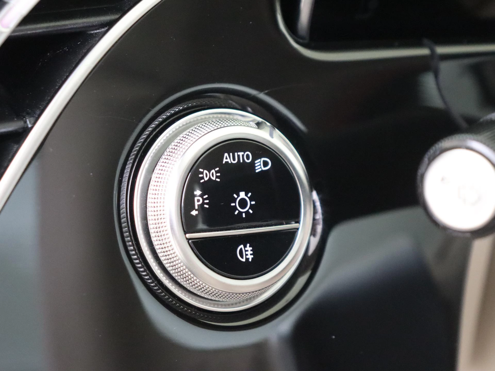 Mercedes-Benz-E-Klasse-image-28