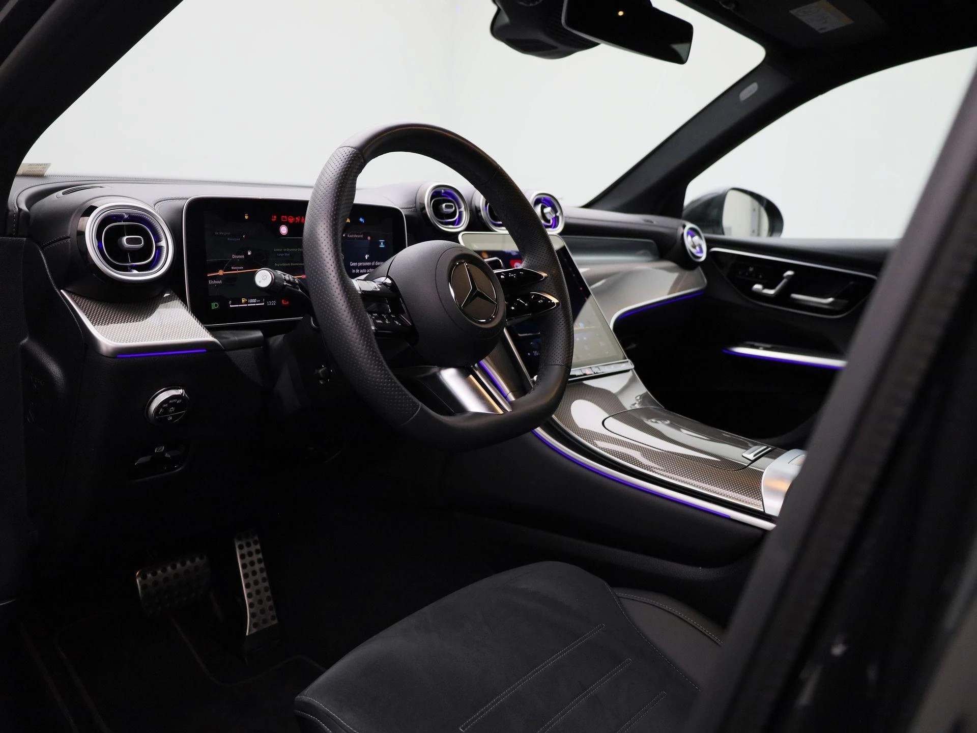 Mercedes-Benz-GLC-image-37