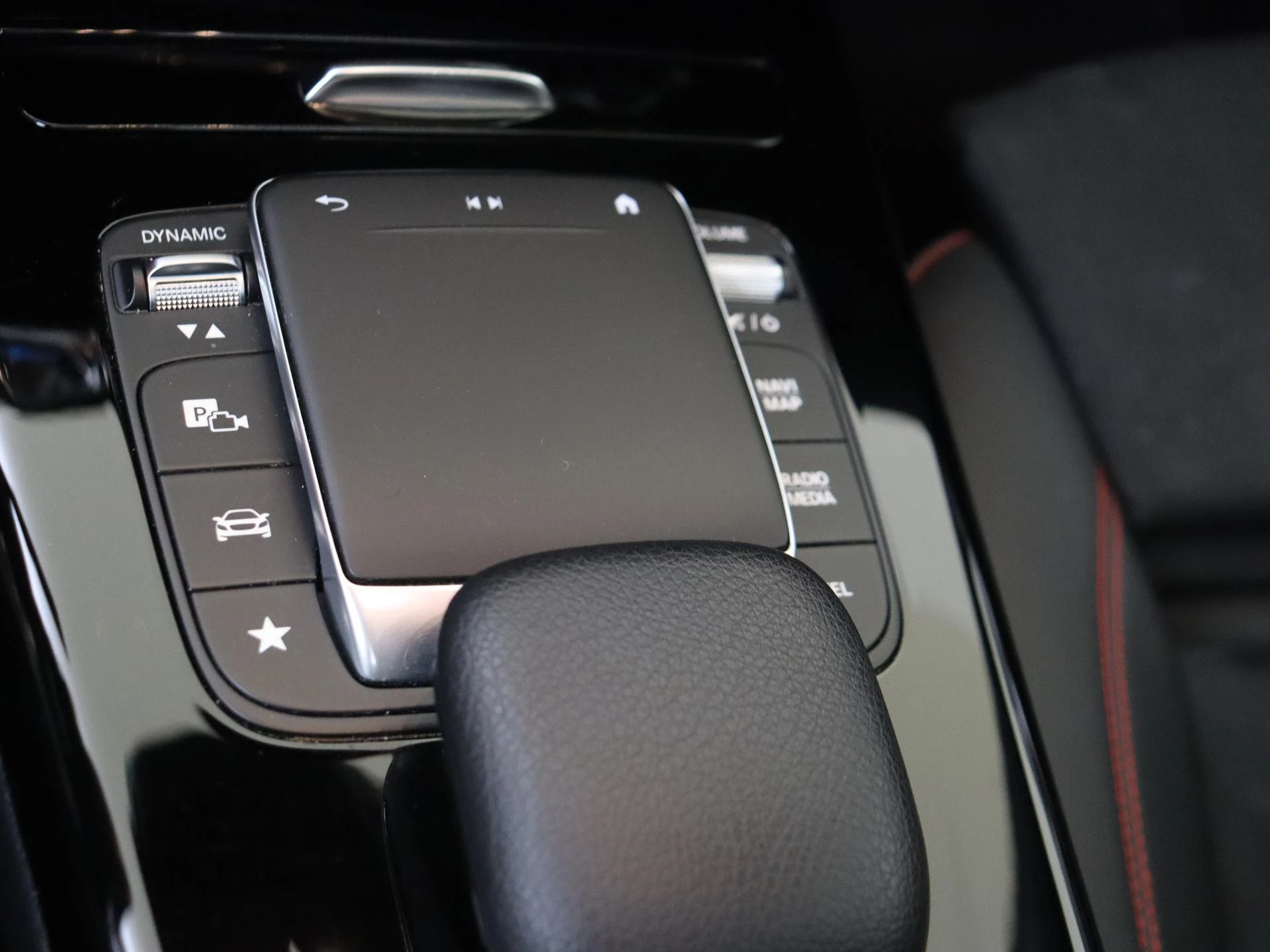 Mercedes-Benz-CLA-image-20