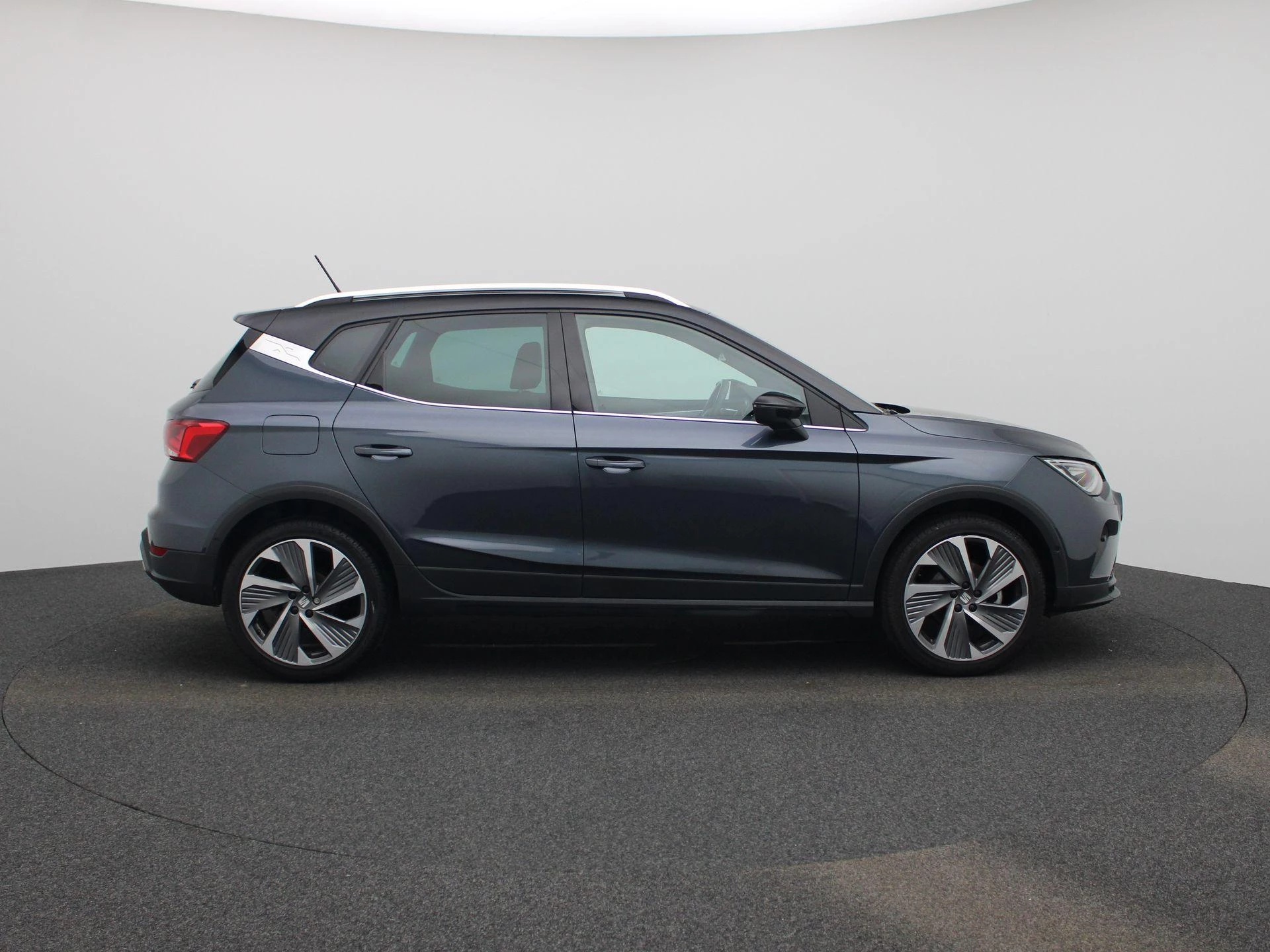 SEAT-Arona-image-5