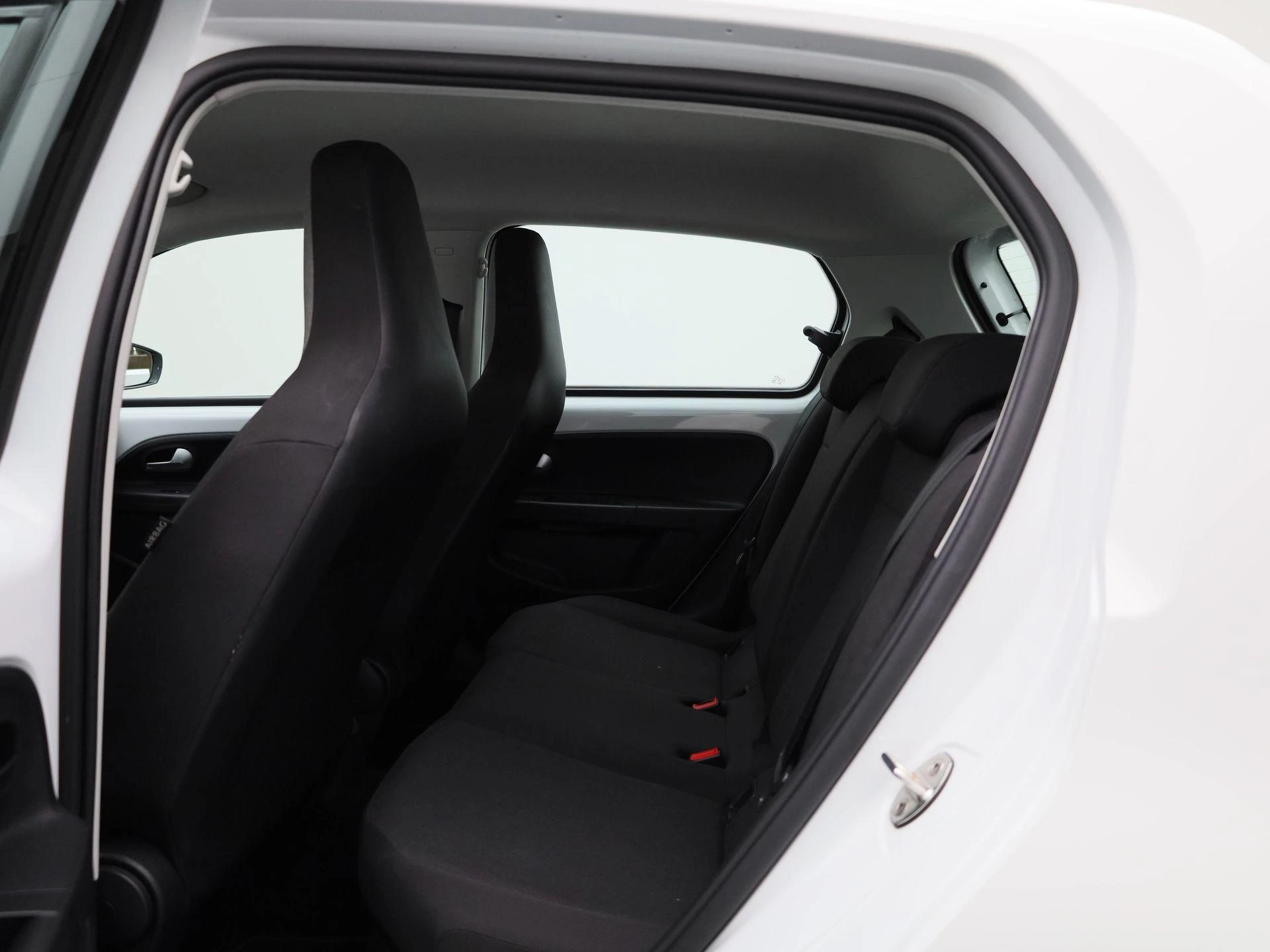 Volkswagen-up!-image-9