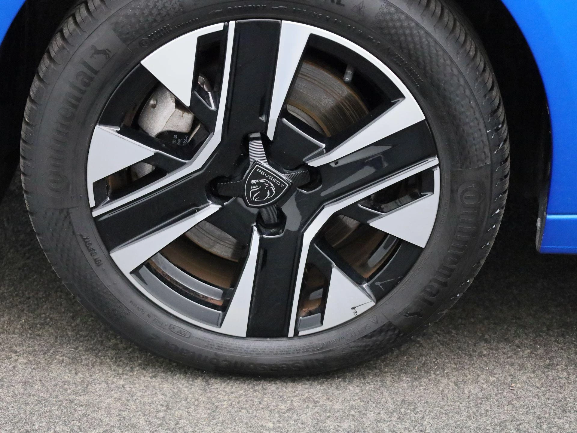 Peugeot-e-208-image-15