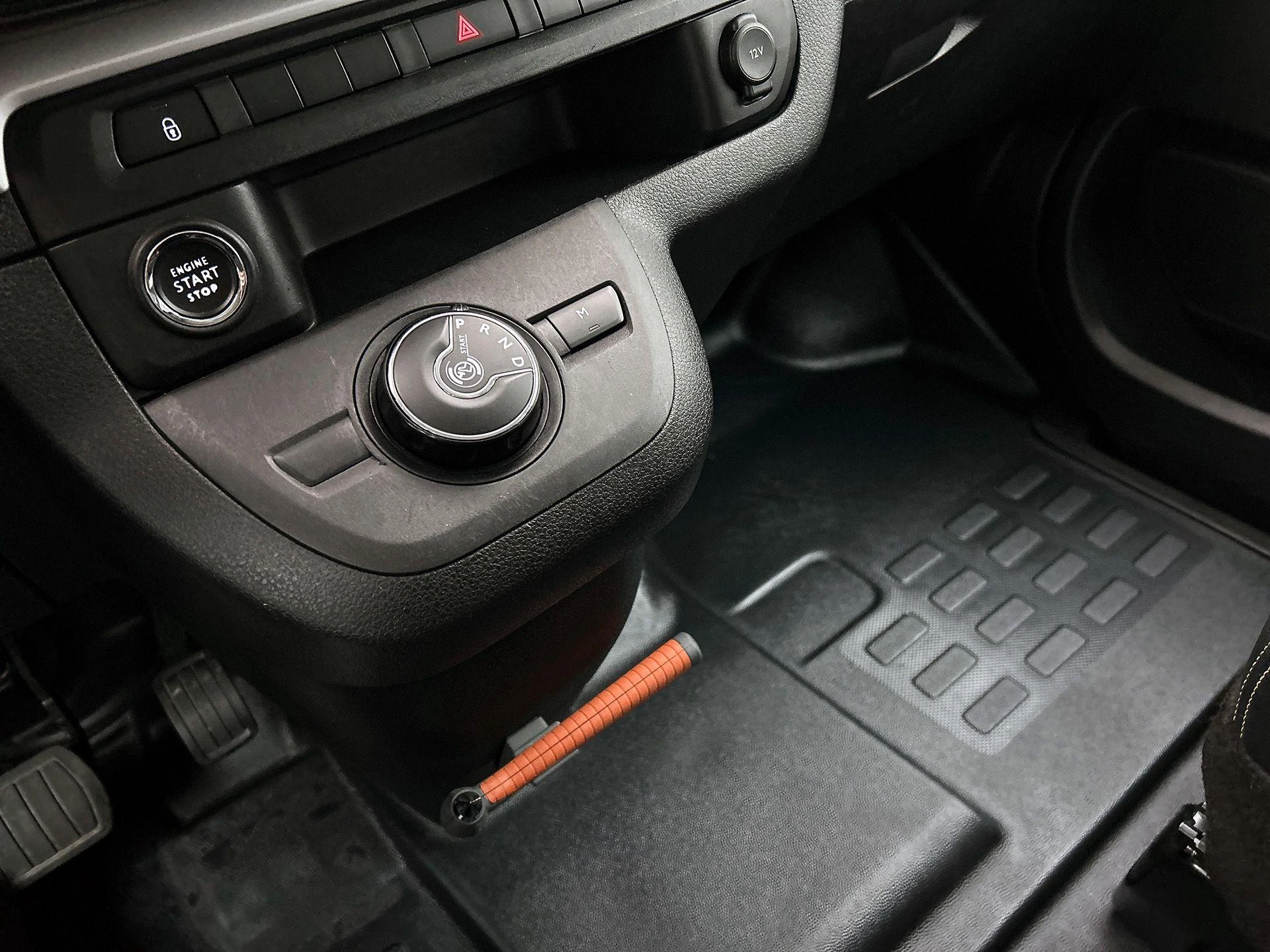 Opel-Vivaro-image-9