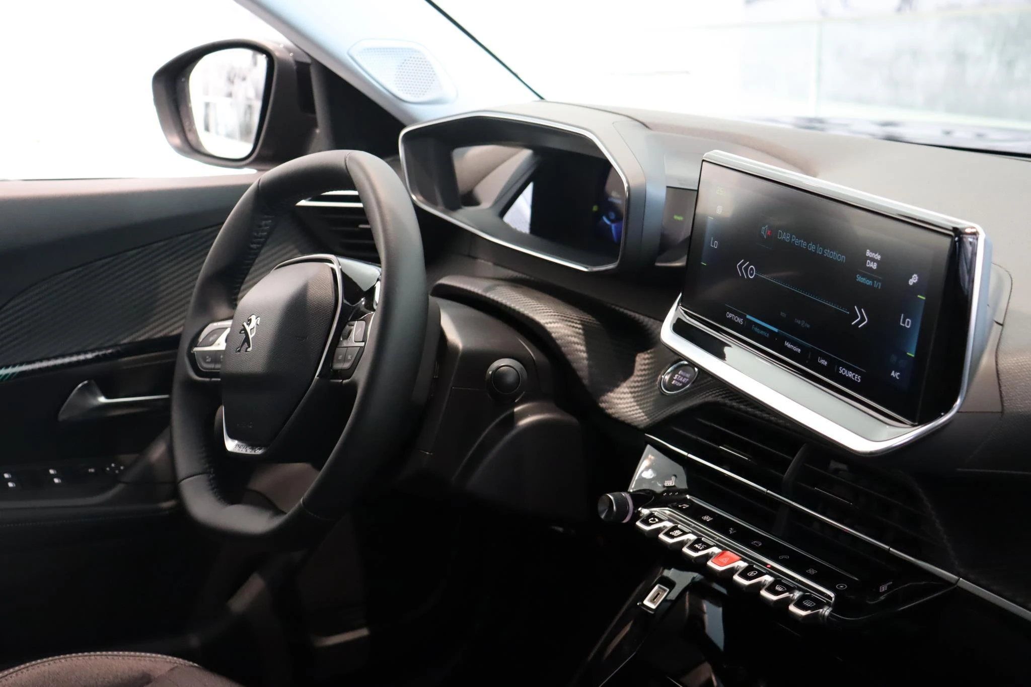 Peugeot-e-2008-image-10