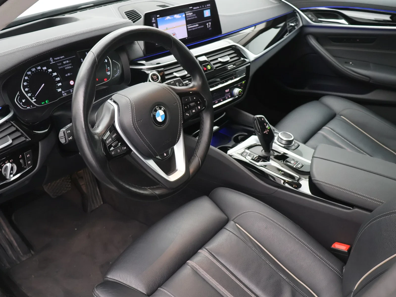 BMW Série 5 SW (G31LCI) Touring 520iA 184PK *AUTOMAAT*PANO DAK*LEDER*SFEERVERLICHTING*NAVI*BLTH*CRUISE*APP CONNECT*FULL LED*...