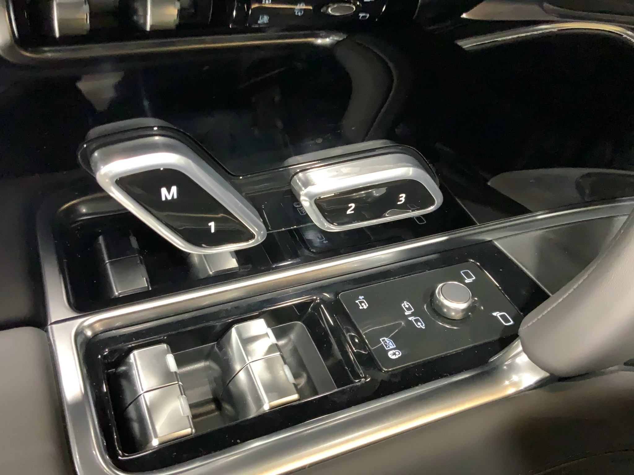 Land Rover-Range Rover-image-21
