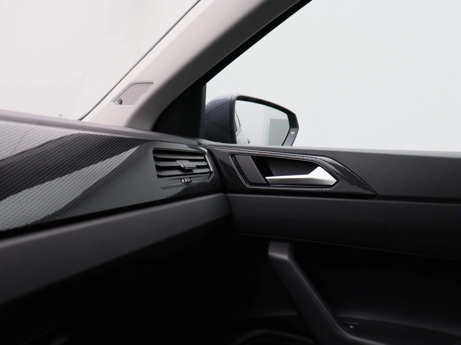 Volkswagen-Polo-image-26