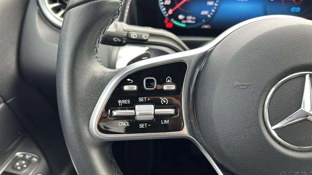 Mercedes-Benz-EQB-image-11
