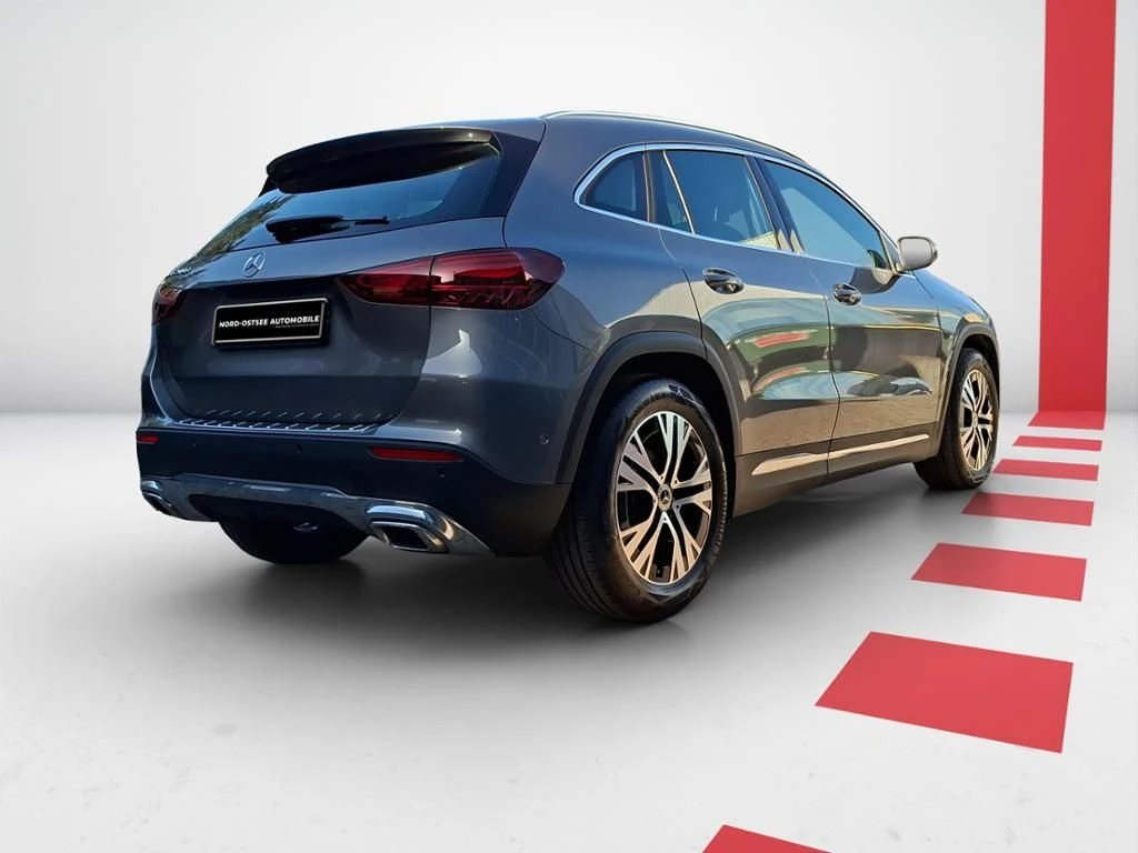 Mercedes-Benz-GLA 200 d-image-5