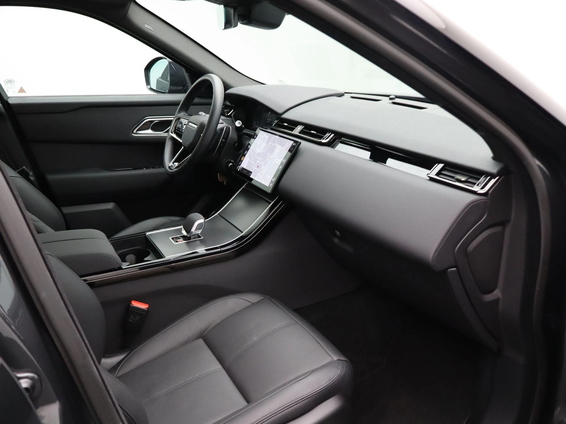Land Rover-Range Rover Velar-image-34