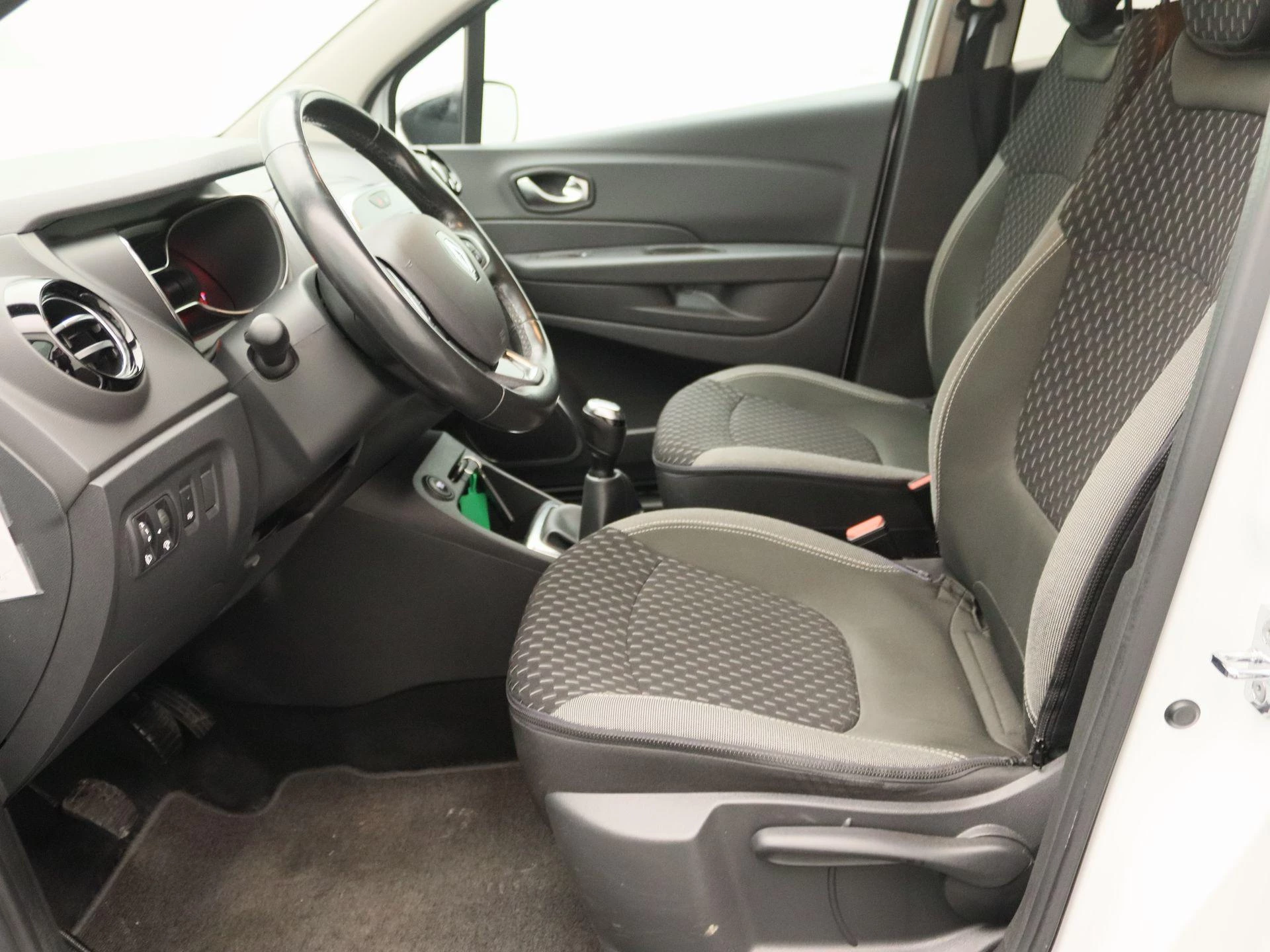 Renault-Captur-image-12