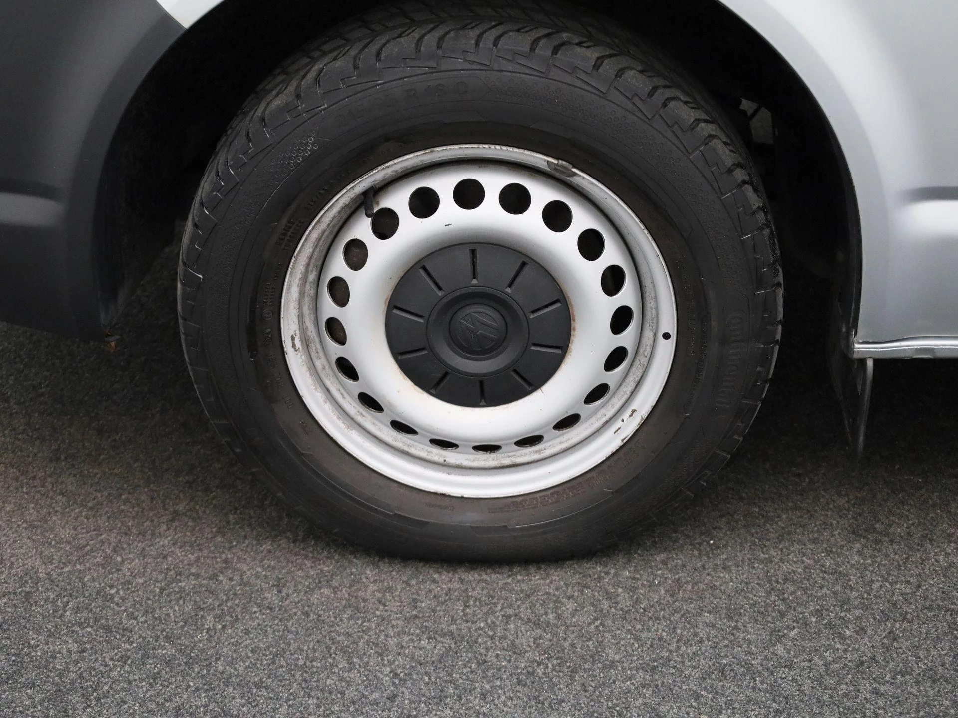 Volkswagen-Transporter-image-8