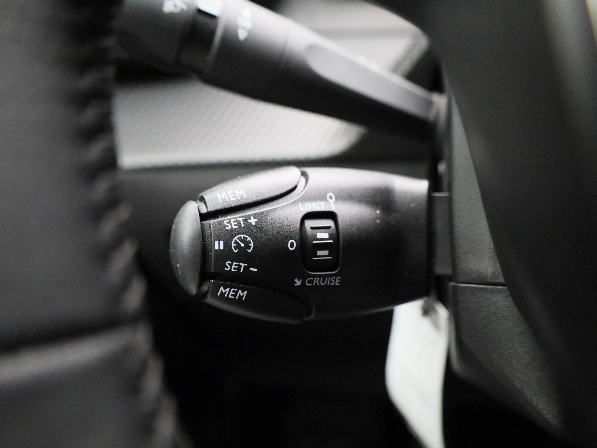 Peugeot-208-image-19