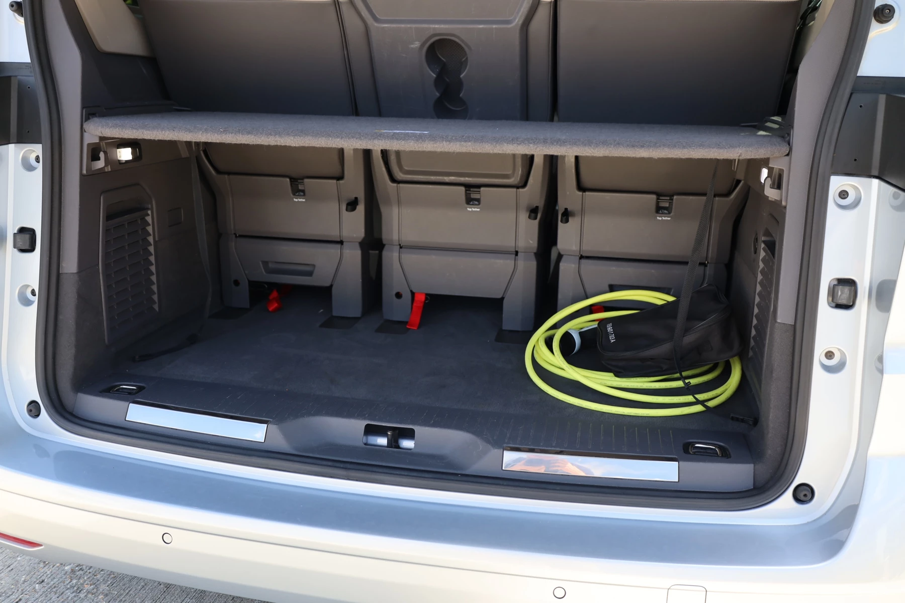 Volkswagen-Multivan-image-12