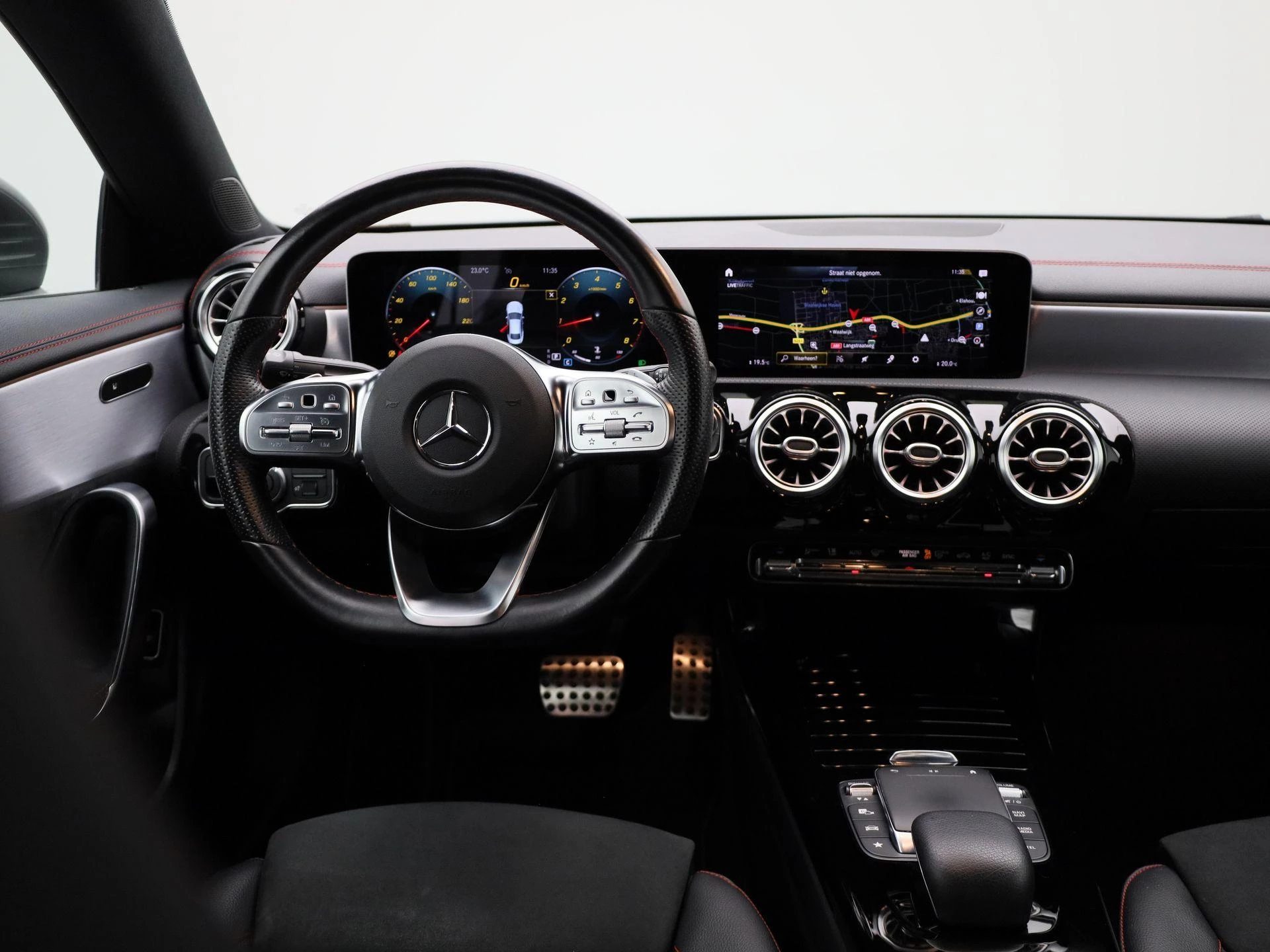 Mercedes-Benz-CLA-image-6