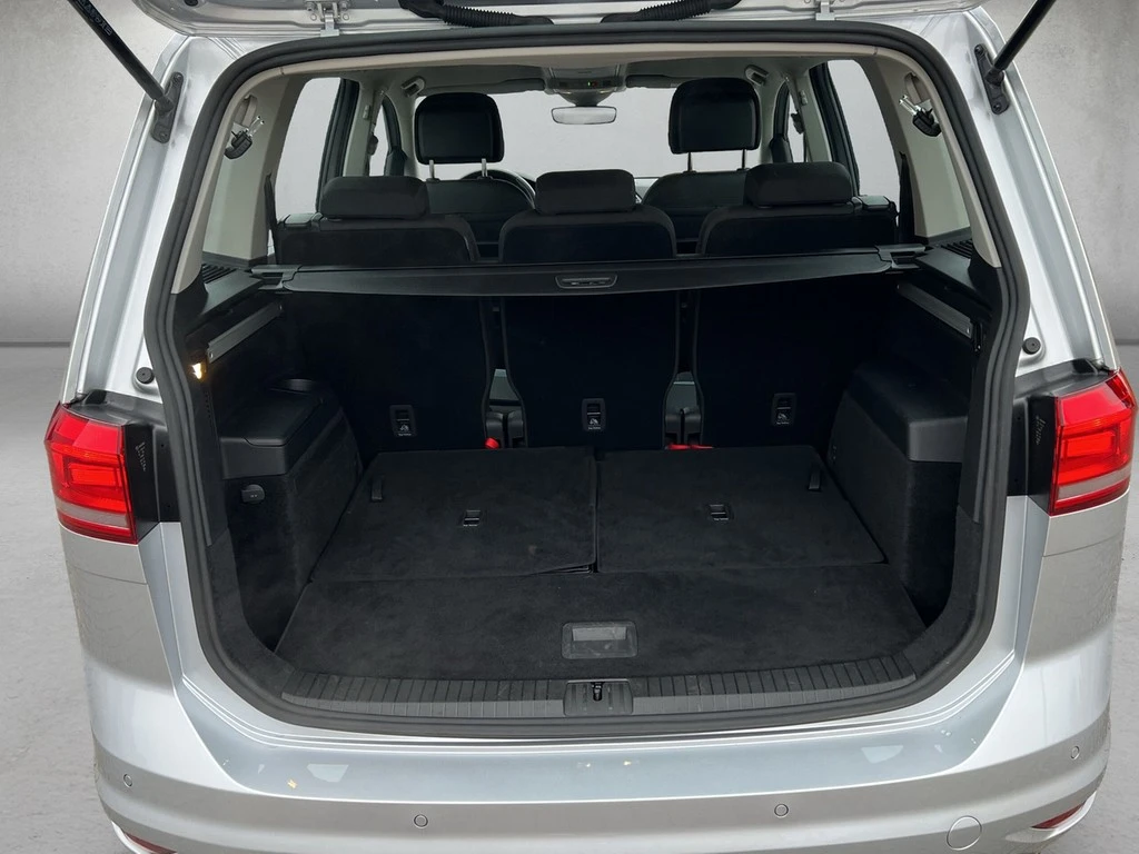 Volkswagen-Touran-image-4