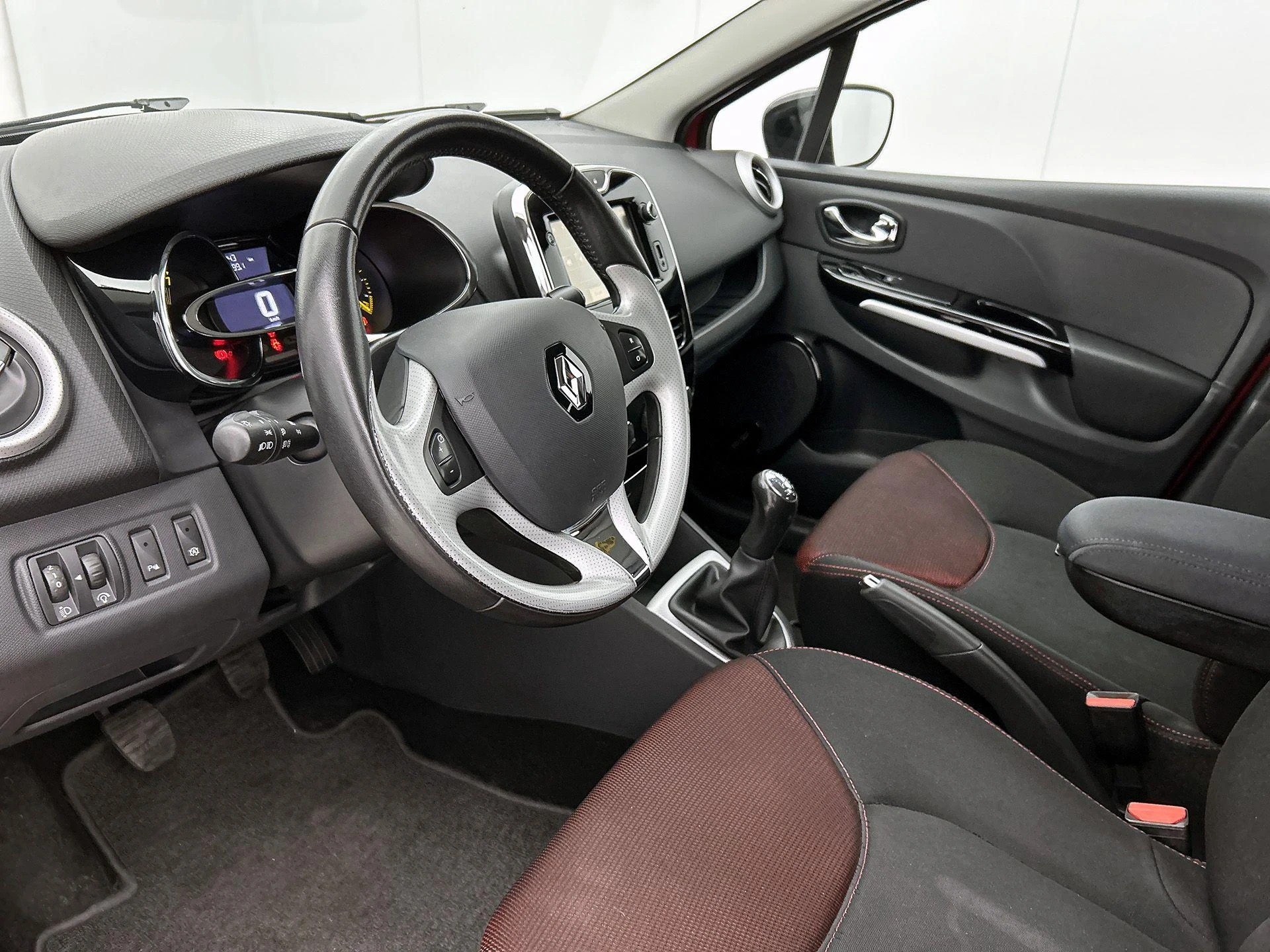 Renault-Clio-image-15