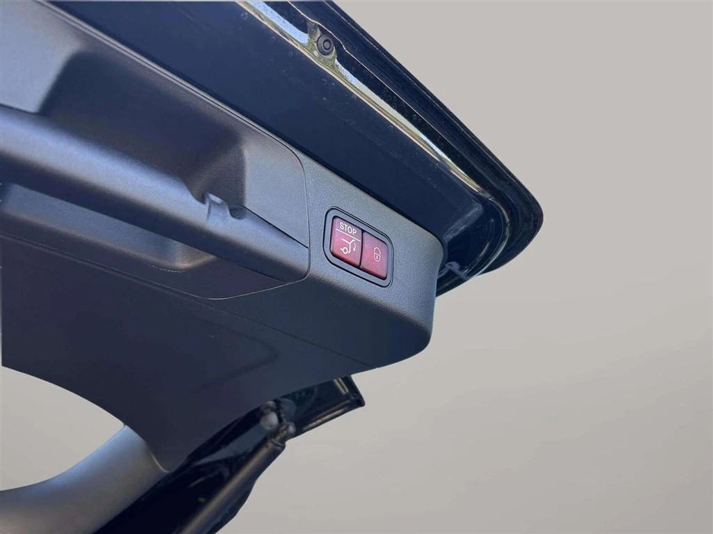 Mercedes-Benz-EQB-image-23
