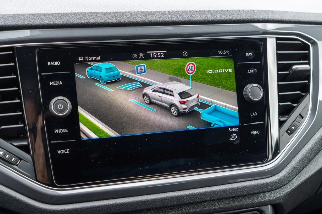 Volkswagen T-Roc 1.5 TSI DSG Sport *Navi*AHK*Kessy*ACC*PDC*Climatronic*Sitzhzg*