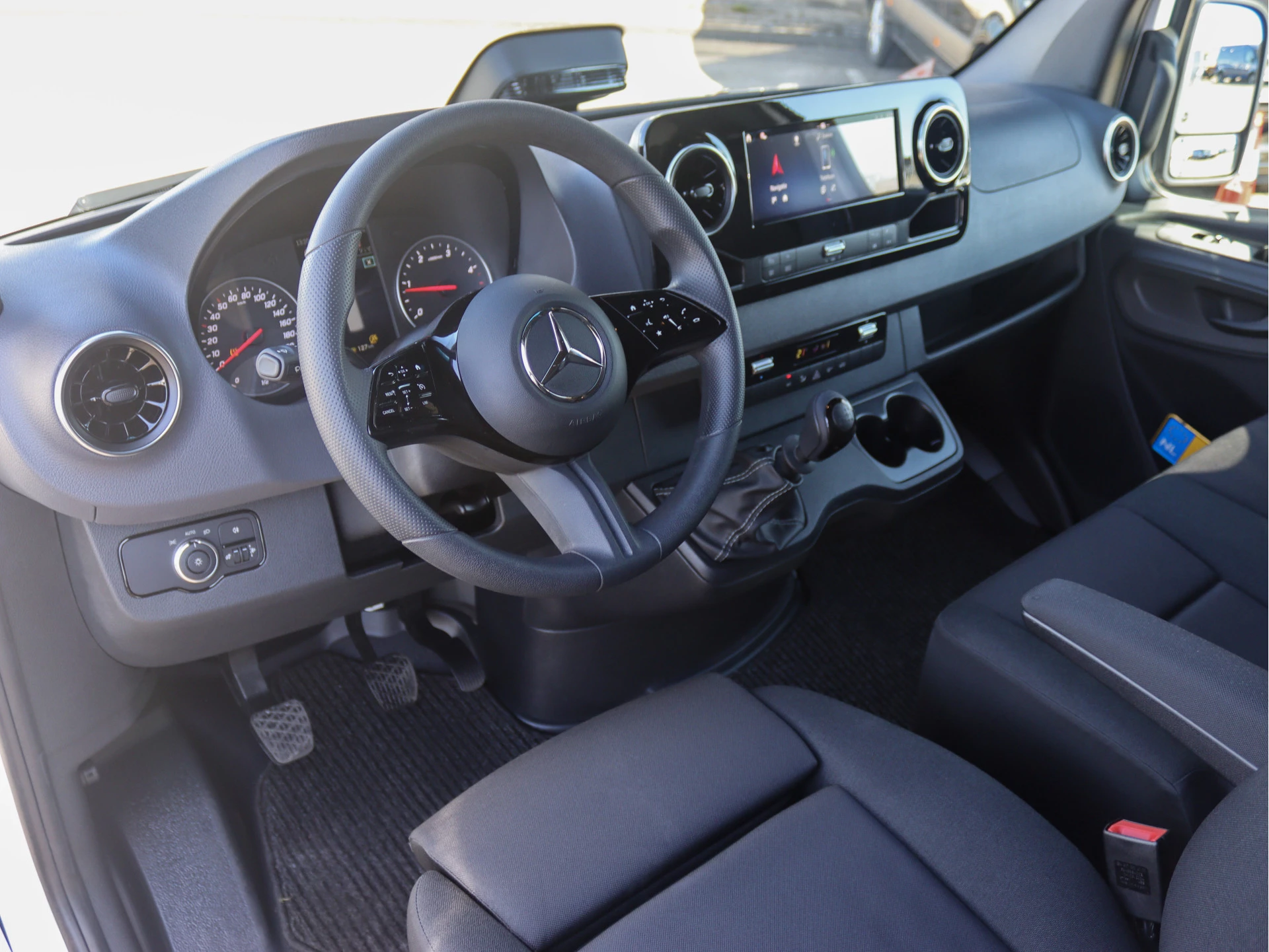 Mercedes-Benz-Sprinter-image-3