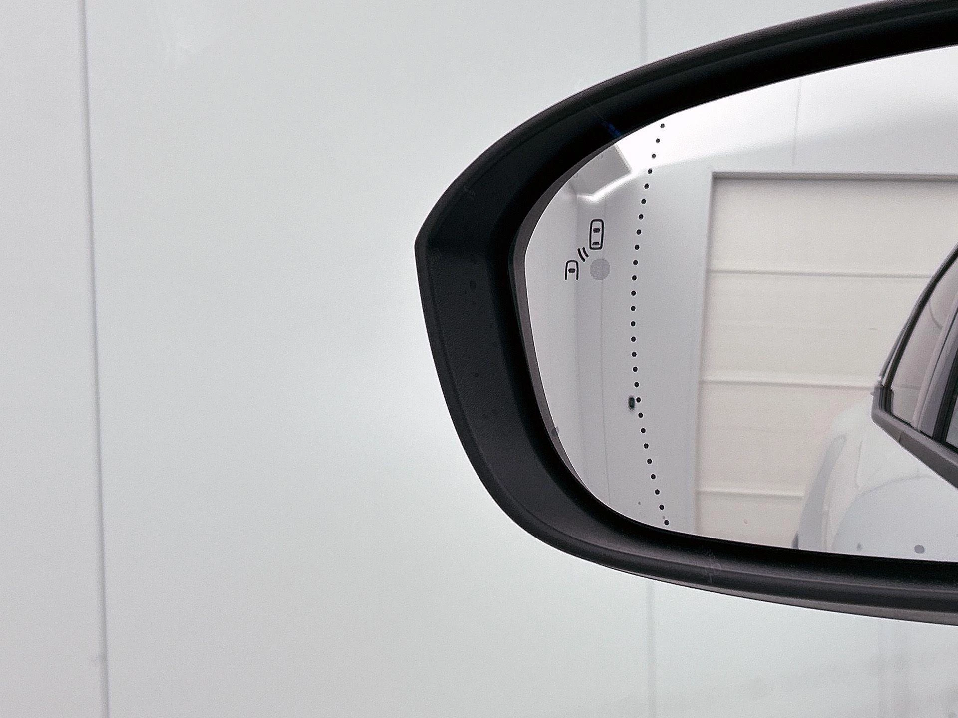 Renault-Megane E-Tech-image-15