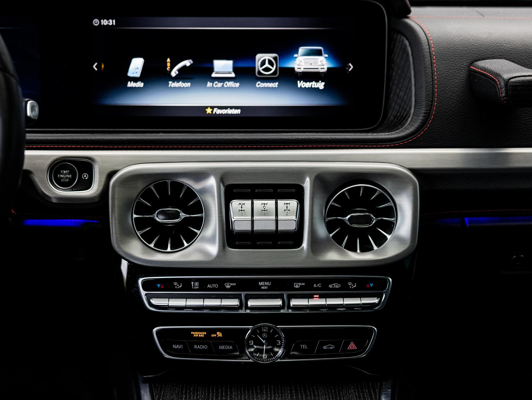 Mercedes-Benz-G-Klasse-image-18