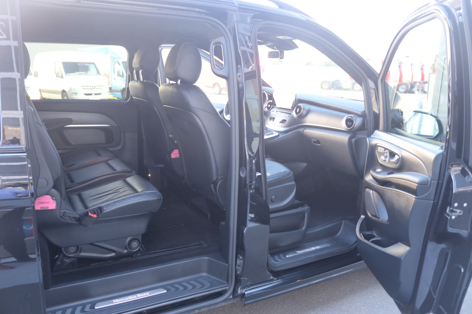 Mercedes-Benz-V-Klasse-image-3