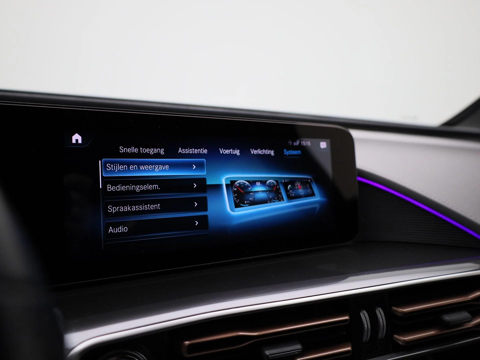 Mercedes-Benz-EQC-image-28